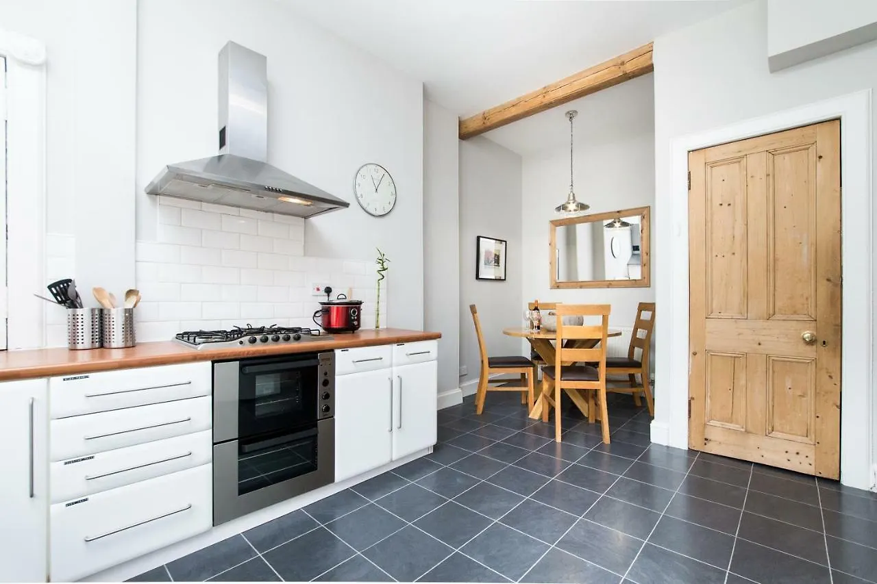 Apartment Beautiful, Traditional 2 Bedroom Main Door Flat Edinburgh United Kingdom