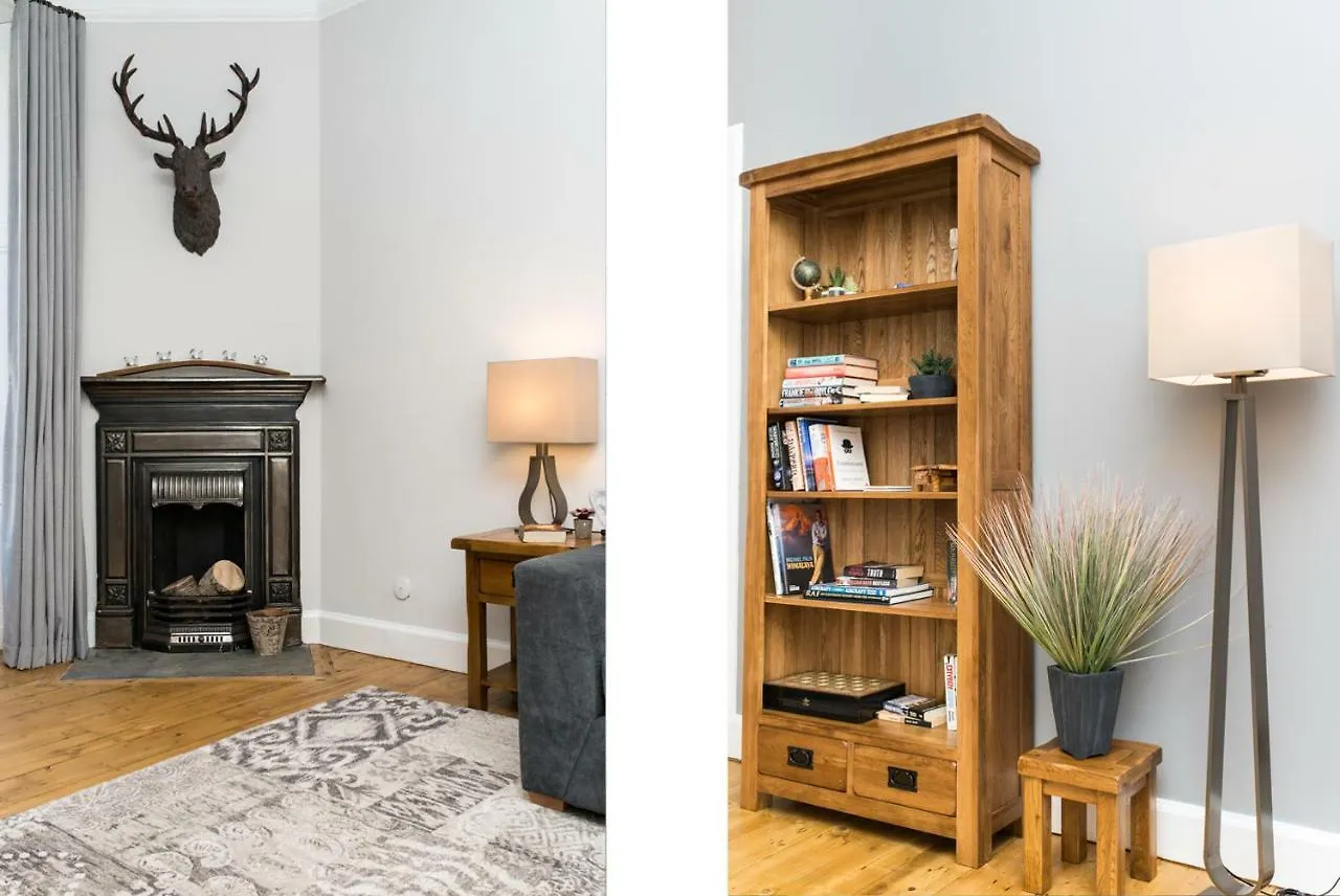 Apartment Beautiful, Traditional 2 Bedroom Main Door Flat Edinburgh