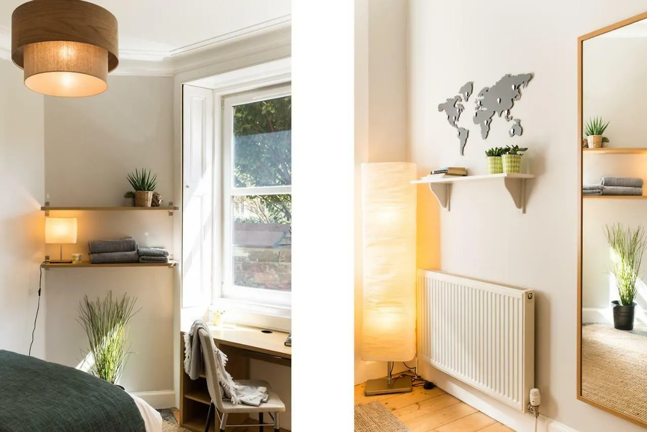 Beautiful, Traditional 2 Bedroom Main Door Flat Edinburgh 0*,  United Kingdom