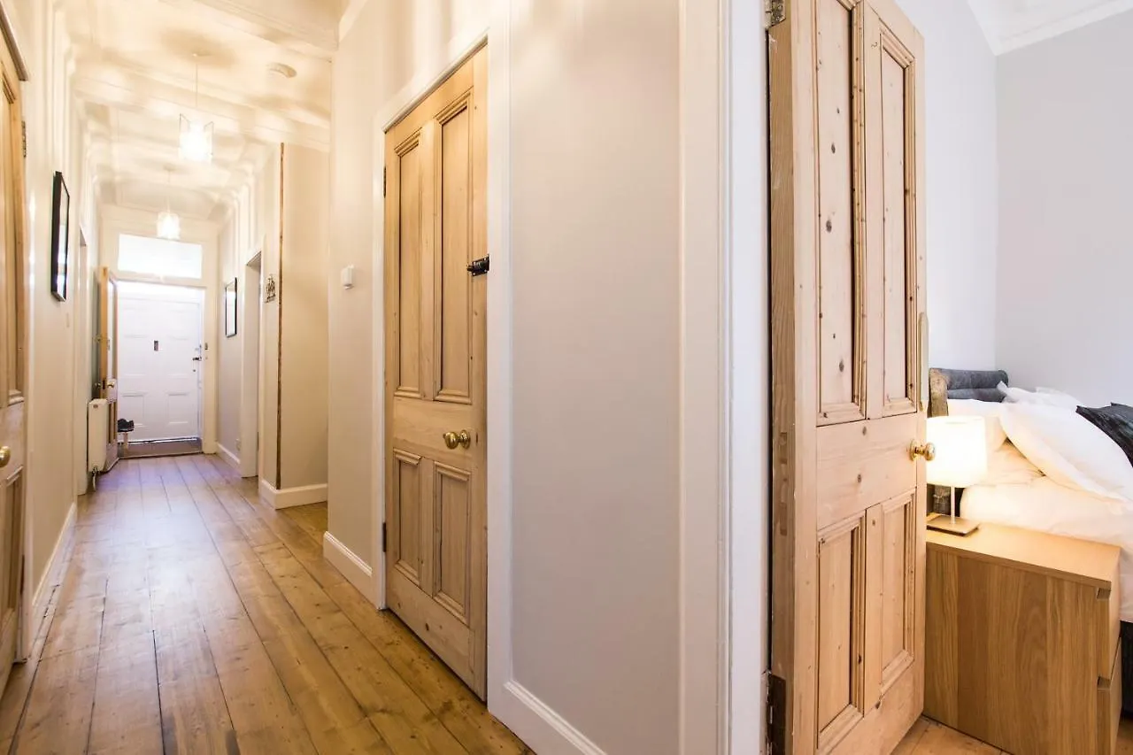 Apartment Beautiful, Traditional 2 Bedroom Main Door Flat Edinburgh