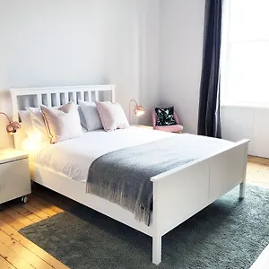 Stylish Centre - D Terrace Apartment