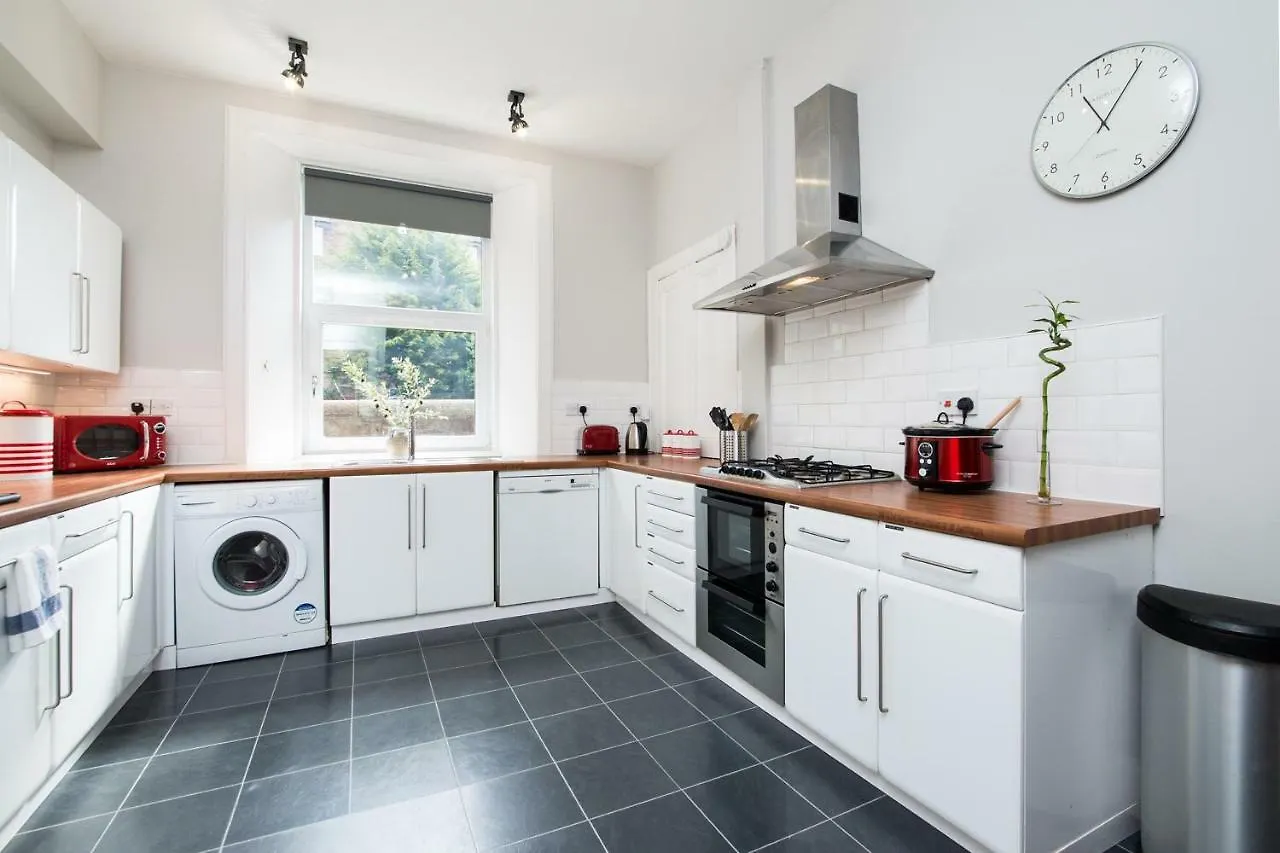 Beautiful, Traditional 2 Bedroom Main Door Flat Edinburgh 0*,